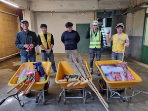 ‘공공예술’이 된 구도심 골목 수리 [박경호의 인천 문화현장]