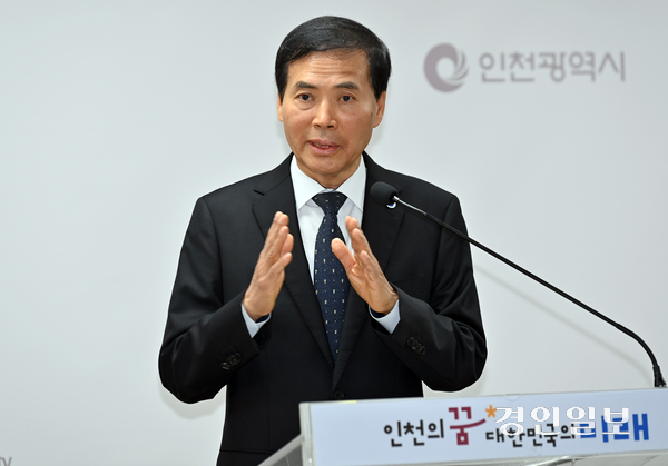21일 황효진 인천시정무부시장 기자회견 열고 E4호텔 관련 기자화견을 하고있다. 2024.11.21 /김용국기자 yong@kyeongin.com