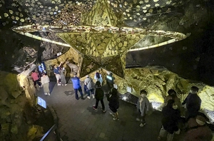 광명동굴, 시절따라 옷 바꿔입고 아낌없이 내어준 그곳 [레트로K: 보통의 역사]