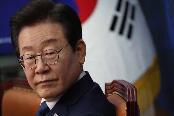 더불어민주당 이재명 대표가 25일 서울 여의도 국회에서 열린 최고위원회의에서 굳은 표정을 짓고 있다. 2024.11.25 /연합뉴스
