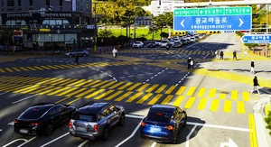 ‘노란 횡단보도’ 눈에 띄지만… 사고 감소엔 역부족