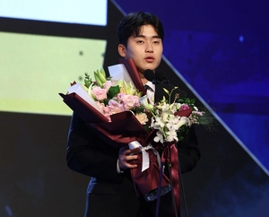 kt 박영현 ‘승률상’·SSG 노경은 ‘홀드상’