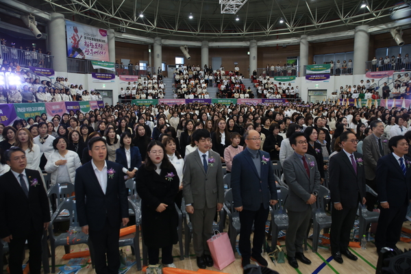 2024 경기보육인대회 행사가 광주시 시민체육관에서 경기도, 경기도의회 내빈을 비롯해 도내 어린이집 보육교직원 1,500여 명이 참석하여 성황리에 개최했다. /경기도어린이집연합회 제공