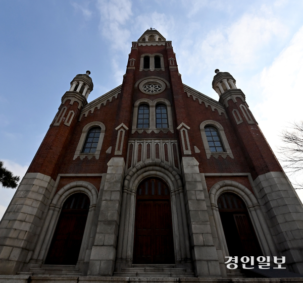 인천 중구 답동에 위치한 사적 제287호 답동성당 전경. 2024.03.22 /경인일보DB