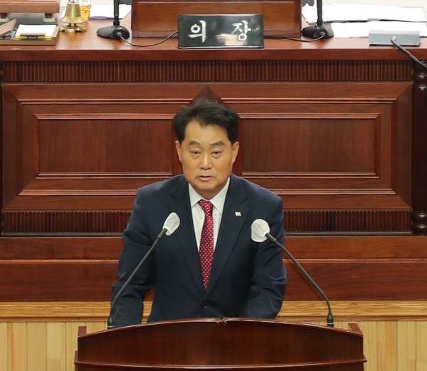 하은호 군포시장이 2일 제278회 군포시의회 정례회 1차 본회의에서 내년 예산안과 시정 운영 방향을 발표하고 있다. 2024.12.2 /군포시 제공