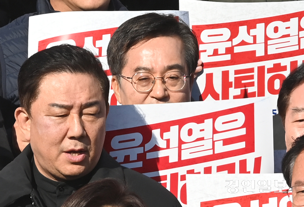 비상 계엄이 해제된 4일 오후 서울 여의도 국회에서 윤석열 대통령 사퇴 촉구·탄핵 추진 비상시국대회가 진행되고 있다. 2024.12.4 /최은성기자 ces7198@kyeongin.com