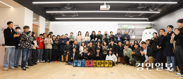 경기콘텐츠진흥원이 지난 3일 부천 본원 15층에서 1인 창작자를 위한 창작 공간 ‘1인 크리에이터 기회놀이터’ 개소식을 진행하고 있다. 2024.12.03. /경기콘텐츠진흥원 제공
