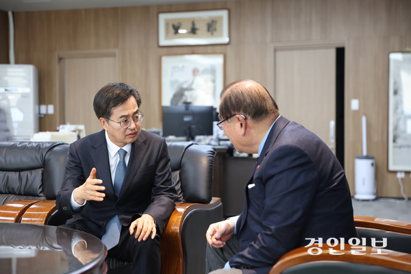 김동연 경기도지사가 4일 여의도를 찾아 이종찬 광복회장을 긴급 예방했다. 2024.12.4/경기도 제공