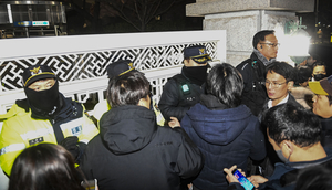 [비상계엄령 선포] 국회는 아직 비상대기… “대통령이 계엄해제 할때까지”