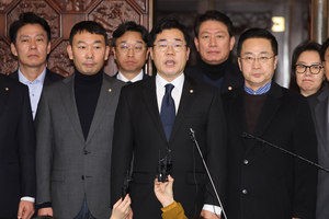민주, 감사원장·검사 탄핵 유보… 尹대통령 퇴진 집중할듯
