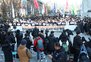 “尹정권 퇴진까지 총파업” 민주노총, 경기도본부 포함한 조합원 광화문 집결