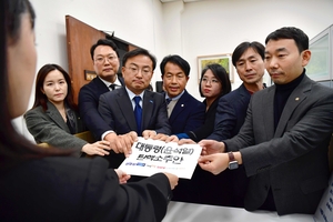 ‘언론·출판 통제’ 포고령 3조도 헌법 제31조 침해 [비상계엄 사태 후폭풍]