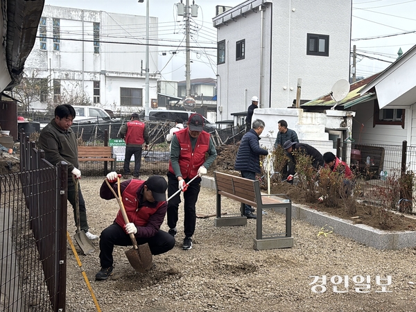 경기도가 민·관 협력 빈집정비사업 첫번째 사례로 포천시 빈집을 공원으로 만들었다. /경기도 제공