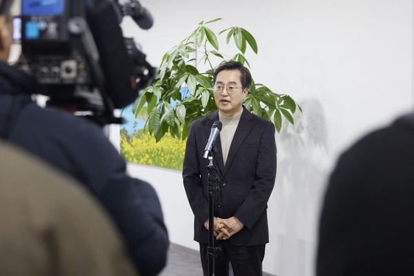 김동연 경기도지사가 5일 출입기자들과 만난 모습.2024.12.5/경기도 제공