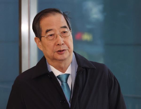 한덕수 국무총리가 6일 서울 종로구 정부서울청사로 출근하고 있다. 2024.12.6 /연합뉴스