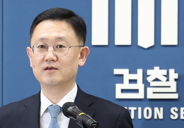 박세현 검찰 비상계엄 특별수사본부 본부장(서울고검장)이 8일 오후 서울 서초구 서울고검 기자실에서 수사 관련 브리핑을 열고 모두발언을 하고 있다. 2024.12.8 /연합뉴스