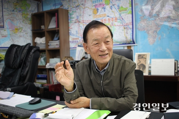 한주식 지산그룹 회장은 “직원들은 곧 우리 지산그룹의 자산”이라고 강조한다. 대외적 기부 활동에 앞서 다른 어떤 기업도 따라오지 못할 만큼의 훌륭한 사내 복지 제도를 구축해 실현하겠다는 게 그의 목표다. /황성규기자 homerun@kyeongin.com