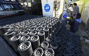 취약층 삶이 ‘비상’… 계엄 쇼크에 식어버린 연말 온정