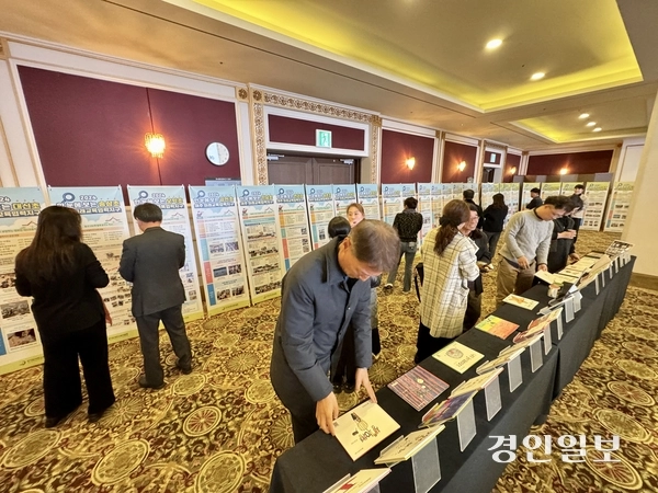 경기도여주교육지원청은 지난 11일 썬밸리호텔 2층 그랜드볼룸에서 ‘2024 여주미래교육 협력지구 결과 공유회’를 성황리에 개최했다. 2024.12.11 여주/양동민기자 coa007@kyeongin.com