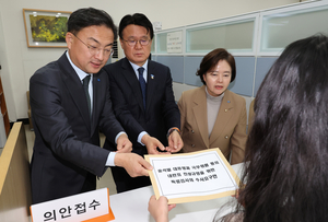 황운하 “윤석열 자체가 국가최대 위기… 긴급 체포 바란다”