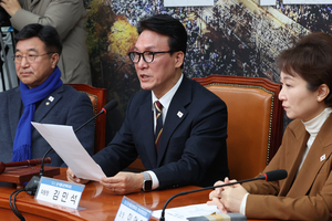 민주당 “윤석열의 정신적 실체 재확인… 토요일 탄핵에 힘 모으겠다”