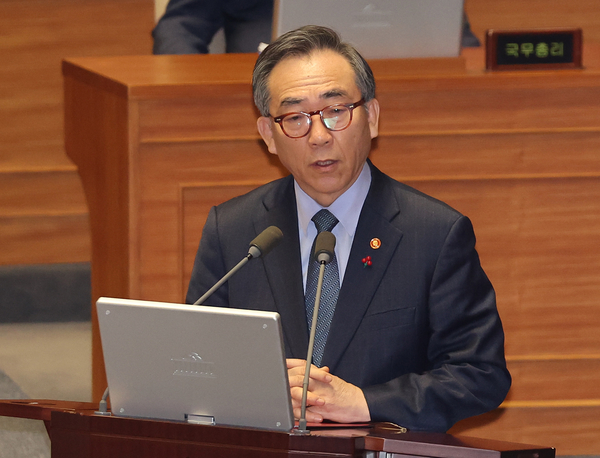조태열 외교부 장관이 13일 오후 국회 본회의에서 열린 ‘윤석열 대통령 위헌적 비상계엄 선포 내란행위 관련 긴급현안질문’에서 답변하고 있다. 2024.12.13 /연합뉴스