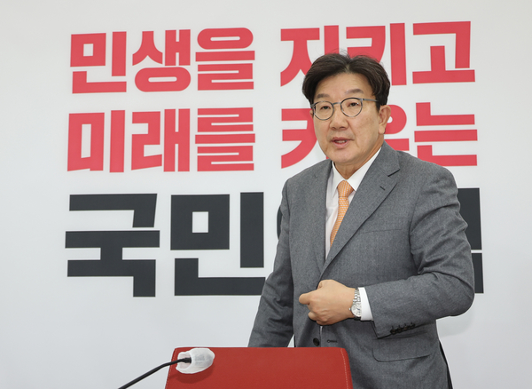 국민의힘 권성동 신임 원내대표가 13일 오후 국회에서 현안 관련 기자간담회에 참석하고 있다. 2024.12.13 /연합뉴스