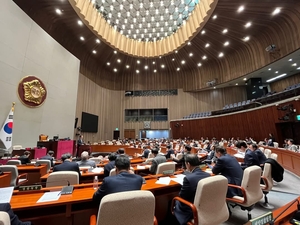 국민의힘 의원총회 긴장감… 권성동 “지금으로선 ‘탄핵 반대’ 당론 바뀔 가능성 크지 않아”
