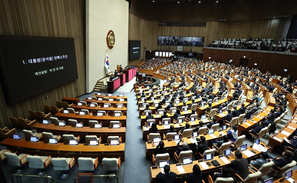 더불어민주당 박찬대 원내대표가 14일 오후 국회 본회의에서 열린 윤석열 대통령 탄핵소추안에 대한 제안설명을 하고 있다. 2024.12.14 /연합뉴스