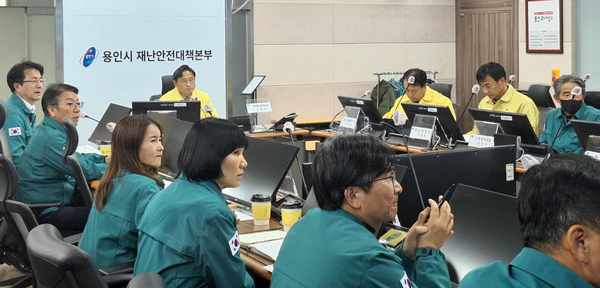 오후석 경기도 행정2부지사가 지난 13일 오후 용인시 통합지원센터에서 대설피해 조치사항 회의를 주재하고 있다. 2024.12.13 /경기도 제공
