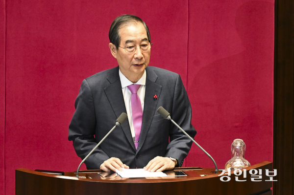 한덕수 국무총리가 10일 오후 서울 국회에서 열린 본회의에서 2025년도 예산안이 통과된 뒤 발언하고 있다. 2024.12.10 /이지훈기자 jhlee@kyeongin.com