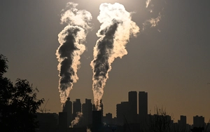 [화보] 거센 추위에 피어오른 수증기