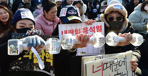 [이슈&스토리] 탄핵집회서 존재감… 광장문화 불 밝힌 청소년들