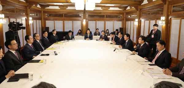 국민의힘 권성동 대표 권한대행 겸 원내대표가 20일 서울 종로구 삼청동 총리공관에서 열린 고위당정협의회에 참석해 발언하고 있다. 2024.12.20 /연합뉴스