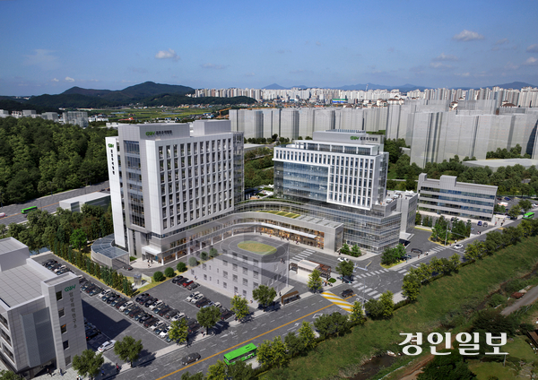 지난해 신관을 신축하고 550병상 32개 진료과를 갖춘 수도권 서부 최대 종합병원으로 올라선 김포우리병원. /경인일보DB