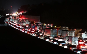 [화보] 유조차 화재로 마비된 서해안고속도로 서평택IC 인근