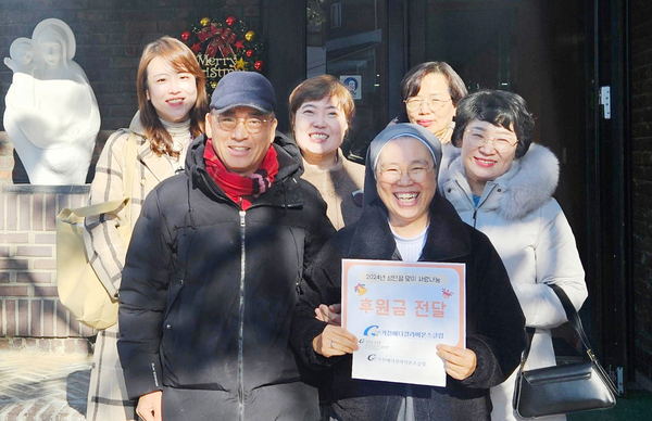 가천메디컬라이온스클럽이 연말을 맞아 아동보육시설 해성보육원에 성금을 건넸다. /가천대 길병원 제공