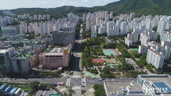 선도지구에서 제외된 1기 신도시 영구임대 주택들의 재건축 계획이 발표됐다. 사진은 산본 신도시 전경. /경인일보DB