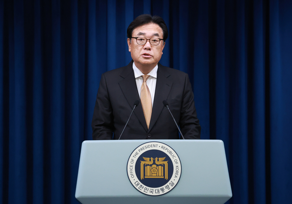 정진석 대통령 비서실장이 지난 5일 서울 용산 대통령실 청사에서 인사 브리핑을 하고 있다. 2024.12.5 /연합뉴스