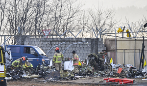 [화보] 수습 중인 무안 제주항공 참사현장
