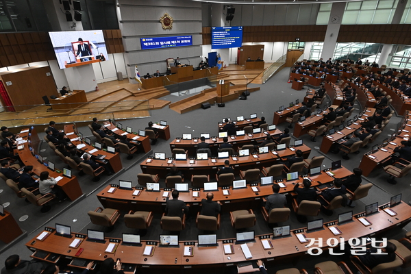 30일 오전 경기도의회 본회의장에서 제381회 임시회 제1차 본회의가 진행되고 있다. 2024.12.30 /최은성기자 ces7198@kyeongin.com