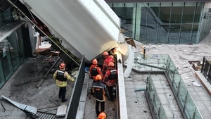 성남 지식산업센터서 5t 화물차 추락… 60대 운전자 경상