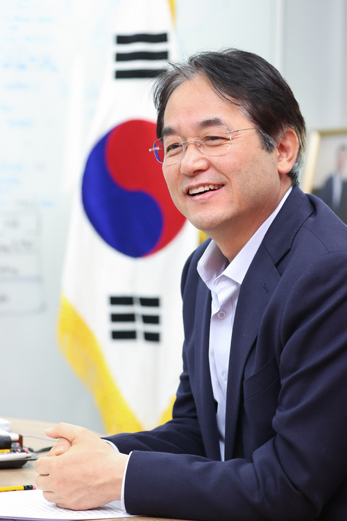 이동환 고양특례시장은 “2025년에는 고양으로 출근하고, 고양에서 쉬고 소비하는, 1천만 명이 찾아오는 매력적인 도시로 변화시키겠다”고 말했다. /고양특례시 제공