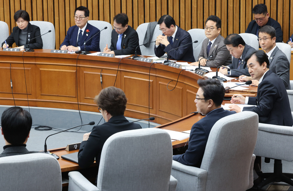 31일 오전 서울 여의도 국회에서 ‘윤석열 정부의 비상계엄 선포를 통한 내란 진상규명 국정조사특별위원회’ 첫 전체회의가 열리고 있다. 2024.12.31 /연합뉴스