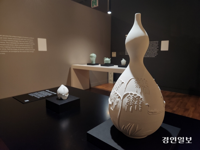 경기도자박물관 무장애 기획전 ‘도자기와 닿다, 도자기 와닿다’ 전시 모습. 2025.1.2 /구민주 기자 kumj@kyeongin.com