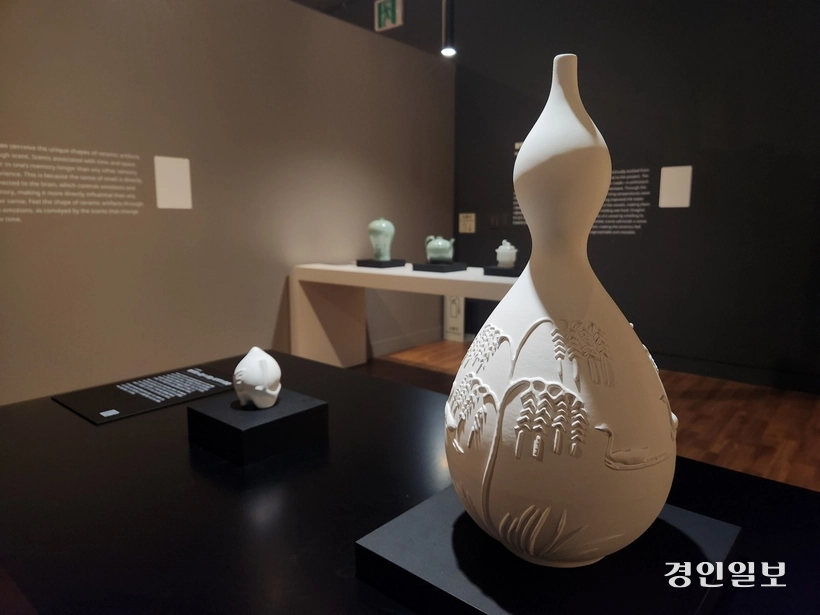경기도자박물관 무장애 기획전 ‘도자기와 닿다, 도자기 와닿다’ 전시 모습. 2025.1.2 /구민주 기자 kumj@kyeongin.com