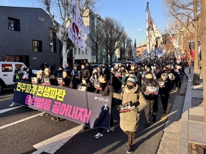 “윤석열을 체포하라” 영장 집행 불발에 철야집회 돌입한 노동계
