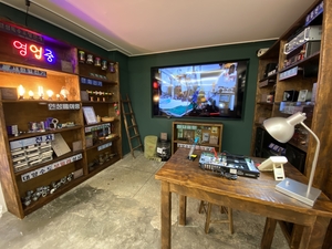 독립서점에서 영업 중인 ‘동인천 전자상가’ [박경호의 인천 문화현장]