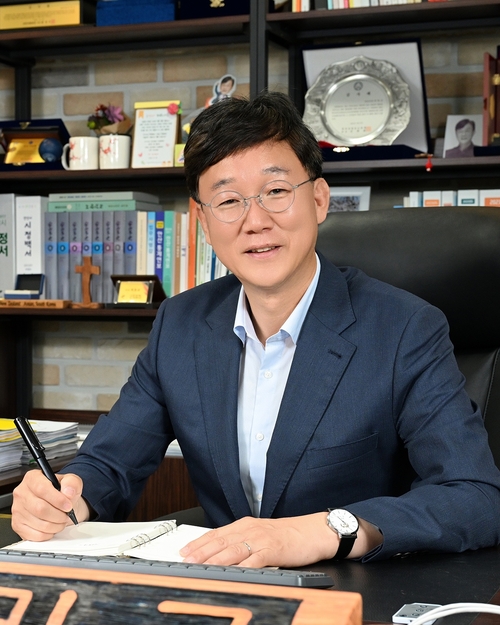 이민근 안산시장은 “2025년은 교육·산업·생활 인프라 개선 등 미래 성장 동력 구축에 박차를 가하고 정책 추진의 중심에 언제나 ‘시민’이 있도록 하겠다”고 말했다. /안산시 제공