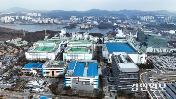 삼성전자의 작년 4분기 잠정실적이 증권가 전망치를 밑돌지만, 경기도내 지자체들은 어느정도 세수를 걷게 되면서 재정 운영에 숨통이 트일 전망이다. 사진은 용인시 기흥구 삼성전자 기흥사업장. 2025.1.8 /최은성기자 ces7198@kyeongin.com